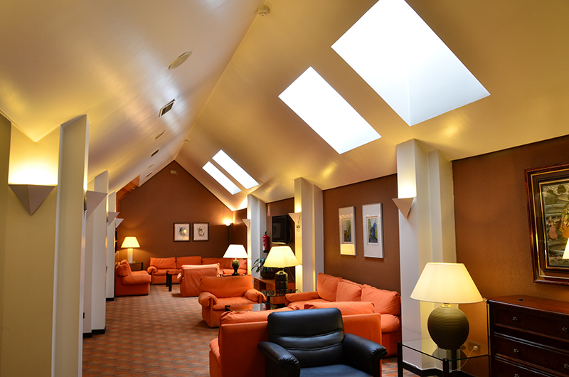 salon hotel ciudad de logroño