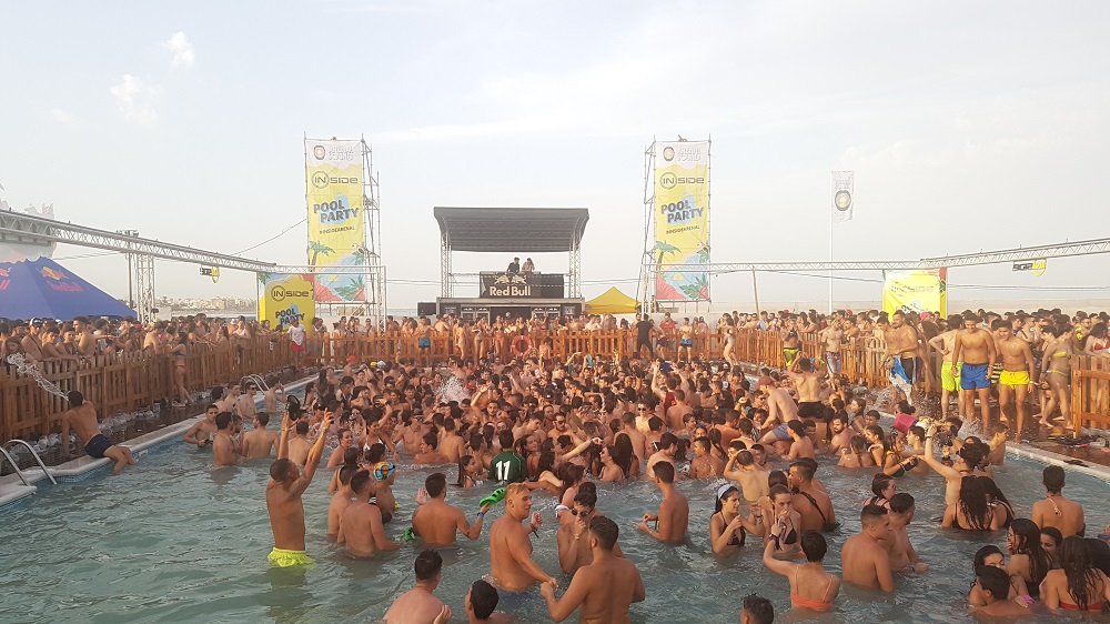 pool party arenal