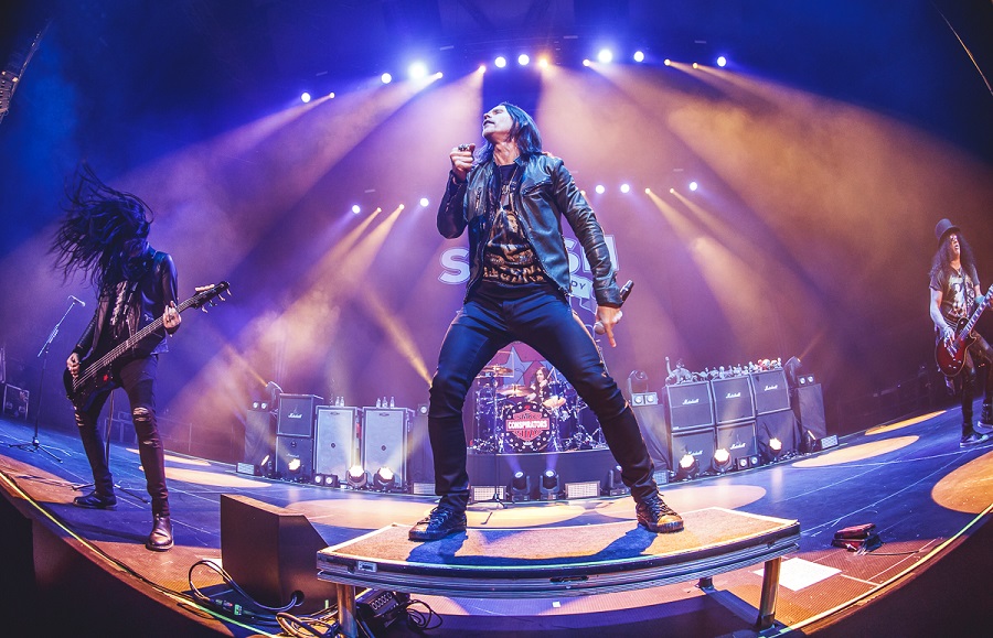 slash-madrid-2019-myles-kennedy-18