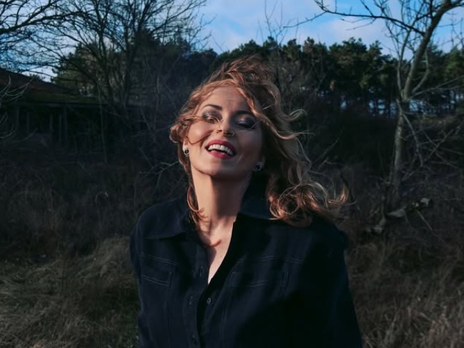 Anneke Van Giersbergen