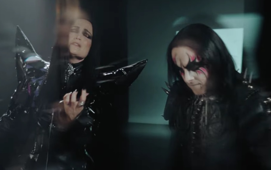 Tarja con Dani Filth en "I Don't Care"