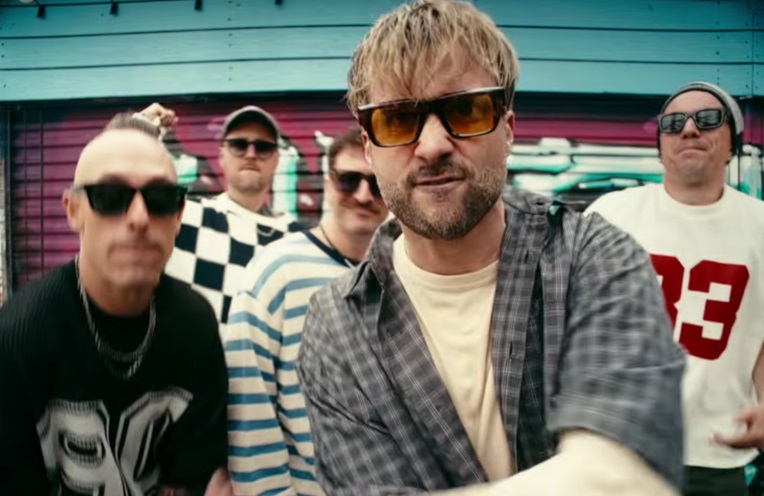 Electric Callboy estrenan  con The Offspring "Let The Good Times Roll"