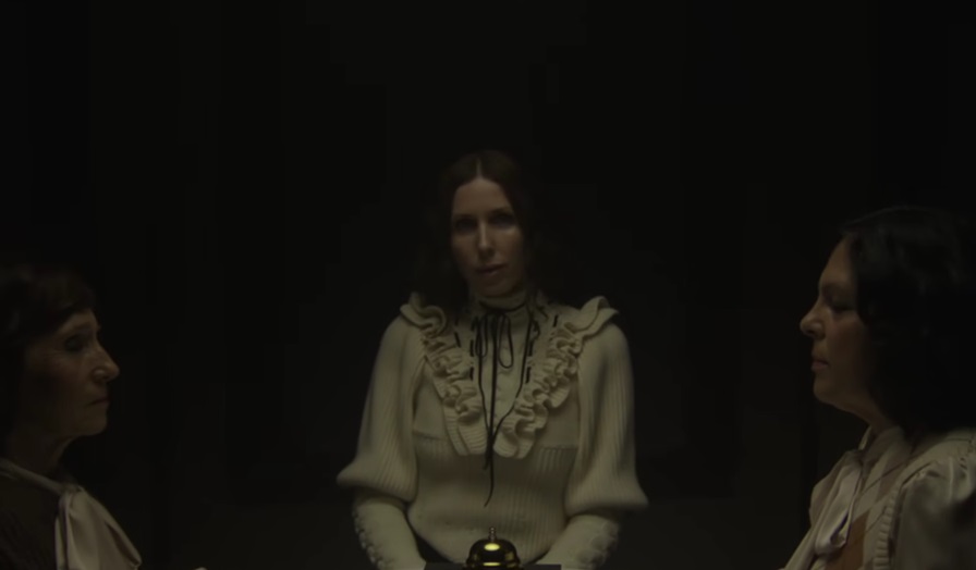 Chelsea Wolfe ofrece detalles del disco "The Dark"