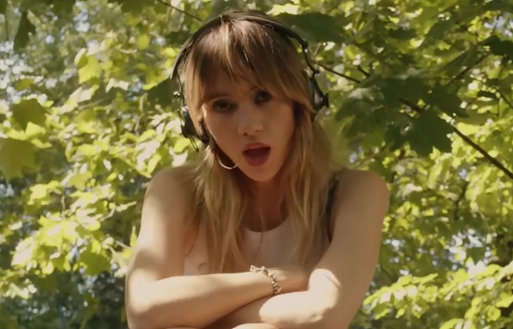 Suki Waterhouse lanza nuevo disco "Loveland"