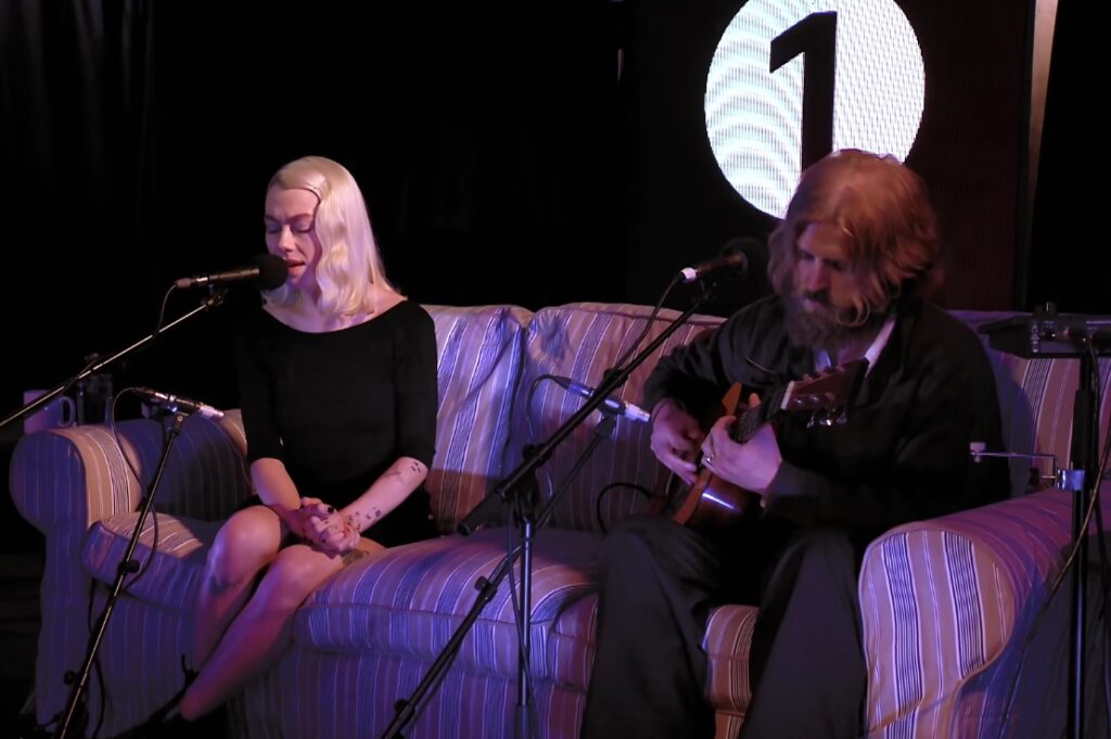 Phoebe Bridgers versiona "Lithium" de Nirvana en Live Lounge